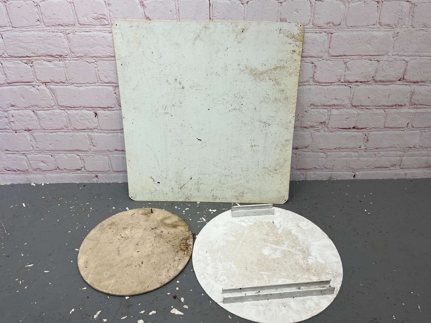<p>MOT Plastic Sign, Wooden Eastern Counties Motor Club & ¼ Mile Sign (3)</p>