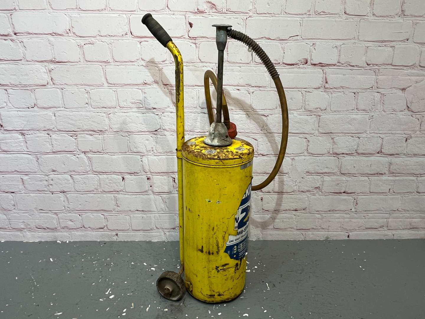 <p>Duckhams Two Stroke Wheeled Oil Dispenser&nbsp;</p>