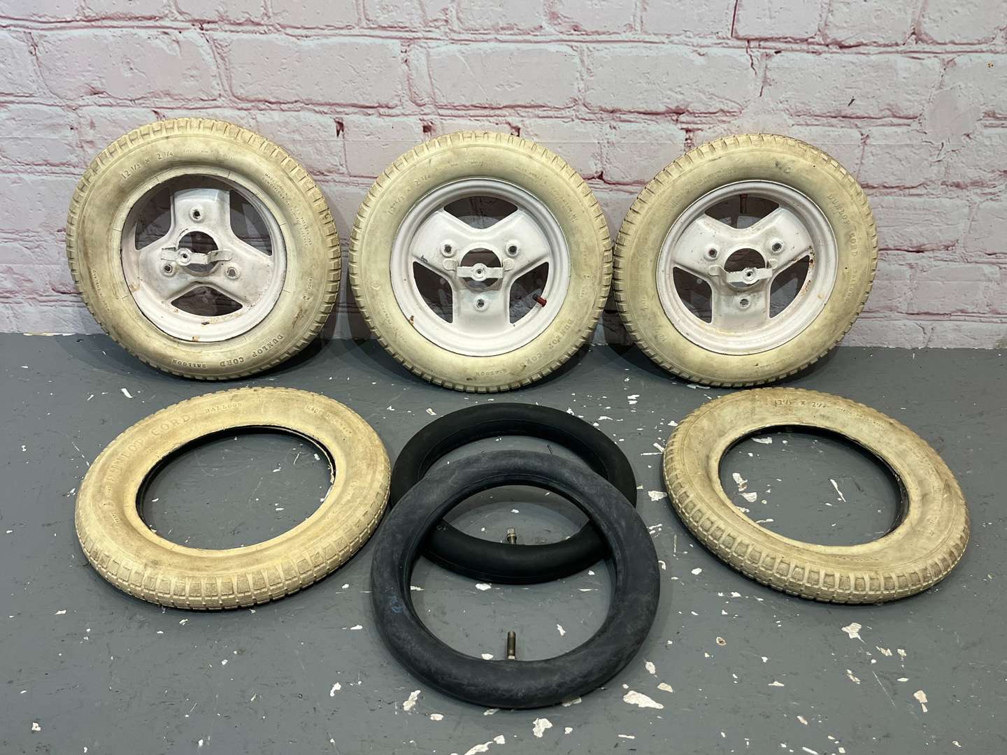 <p>Austin J40 Pedal Car Wheels/Tyres</p>