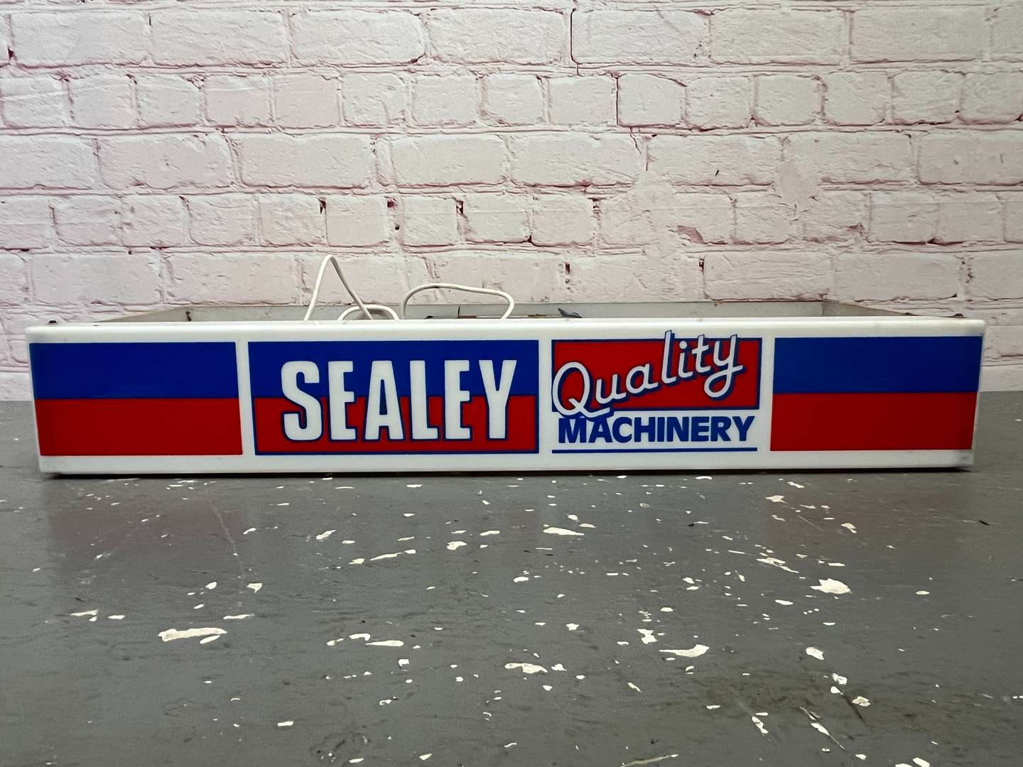<p>Sealey Quality Machinery Illuminated Display Top Sign</p>