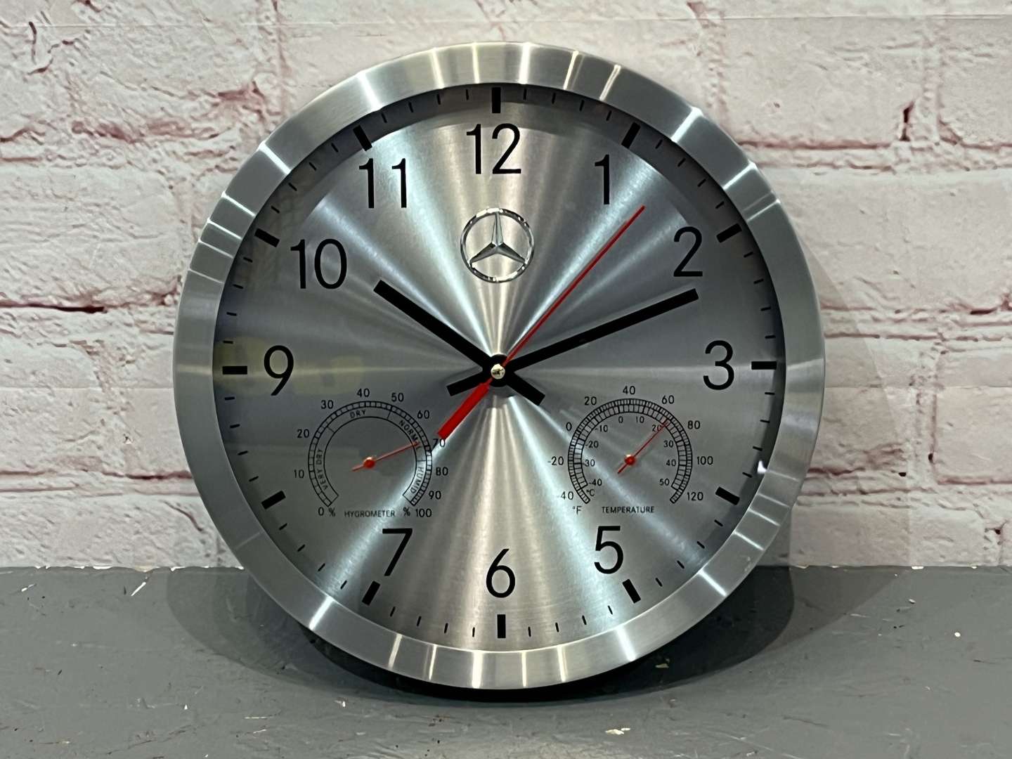 <p>Mercedes Aluminium Genuine Dealership Boxed Wall Clock&nbsp;</p>