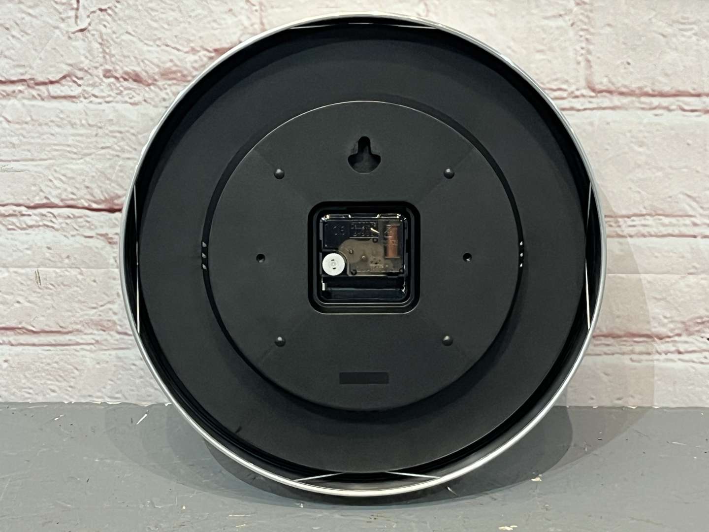 <p>Mercedes Aluminium Genuine Dealership Boxed Wall Clock&nbsp;</p>