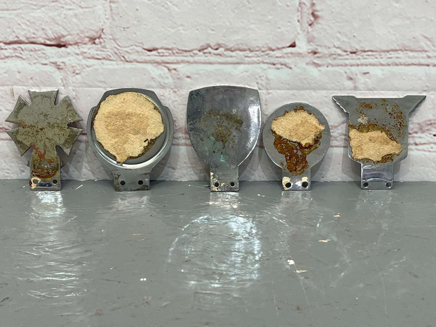 <p>Five Classic Car Badges&nbsp;</p>