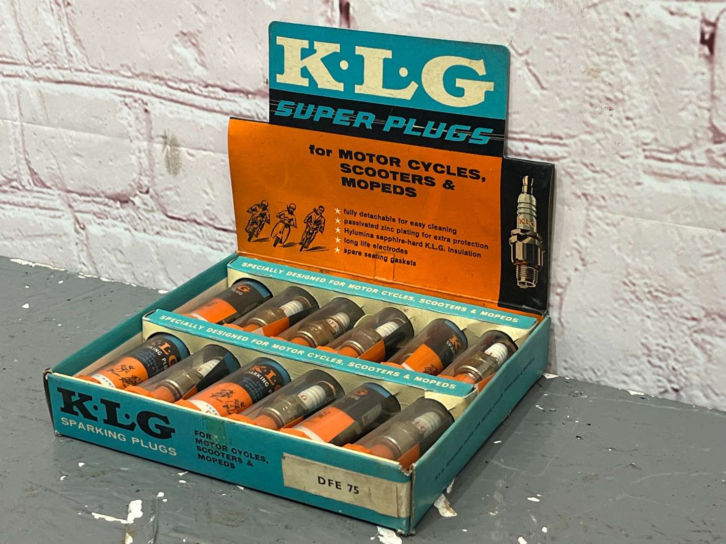 <p>Box Set of 12 KLG Spark Plugs&nbsp;</p>