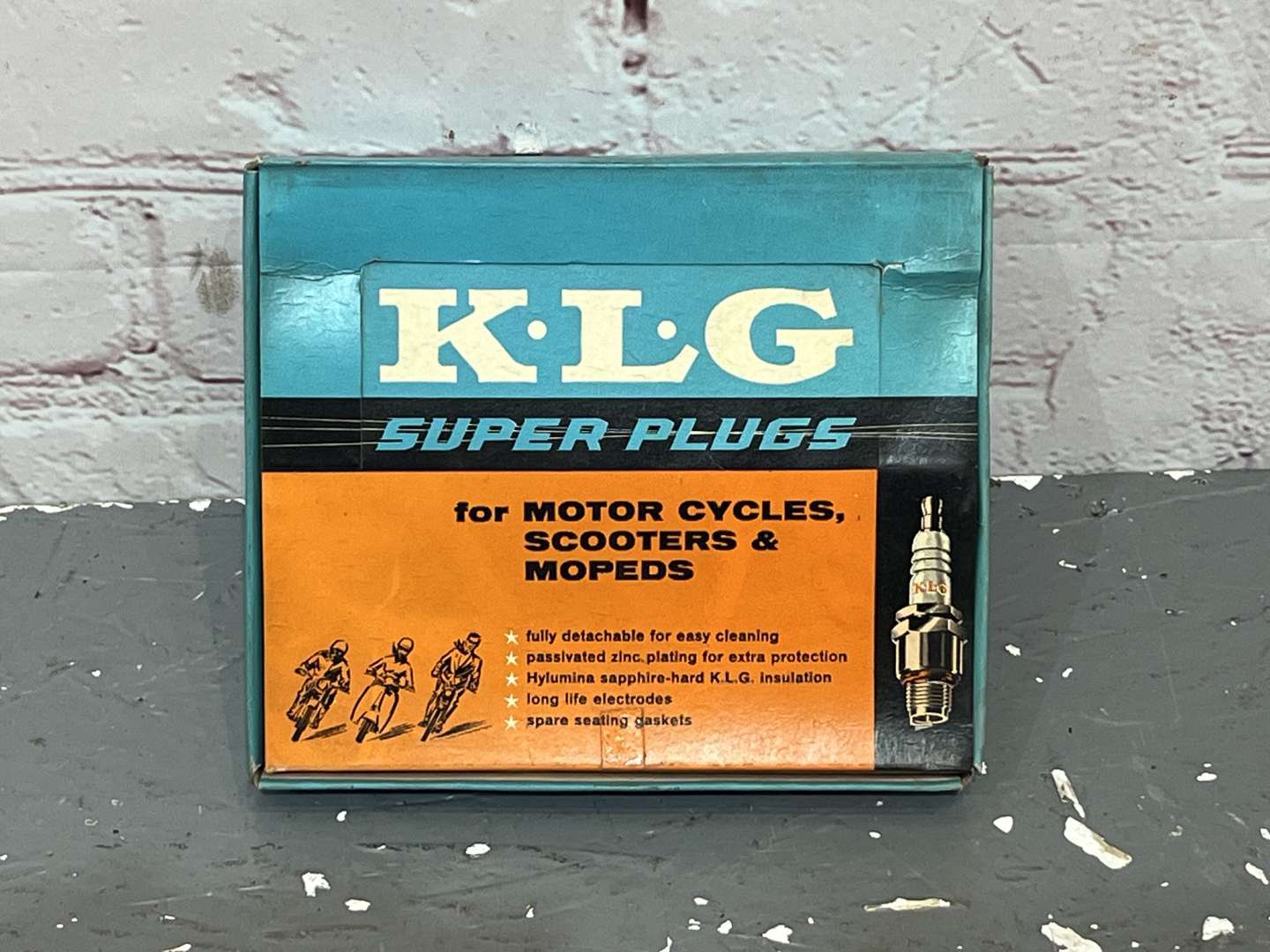 <p>Box Set of 12 KLG Spark Plugs&nbsp;</p>