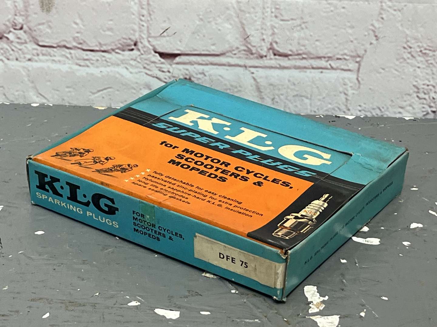 <p>Box Set of 12 KLG Spark Plugs&nbsp;</p>
