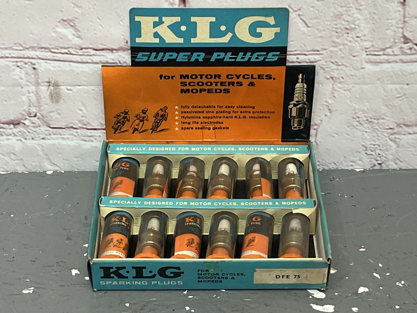 <p>Box Set of 12 KLG Spark Plugs&nbsp;</p>