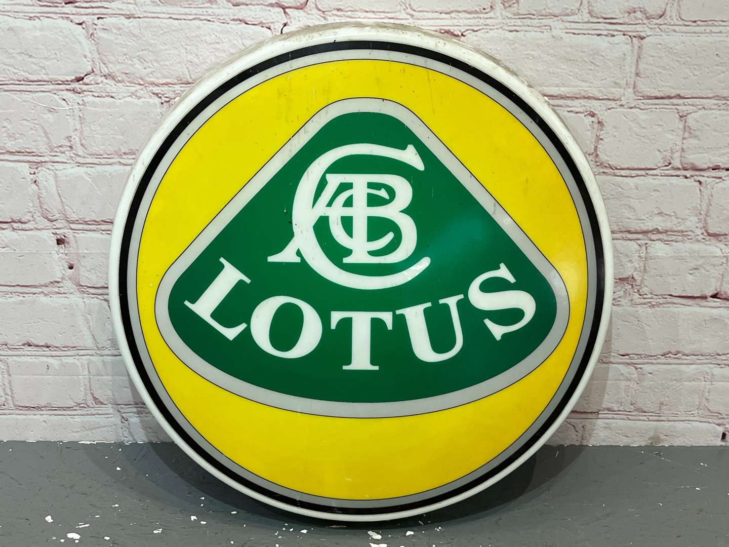 <p>Lotus Illuminated &nbsp;Circular Sign</p>