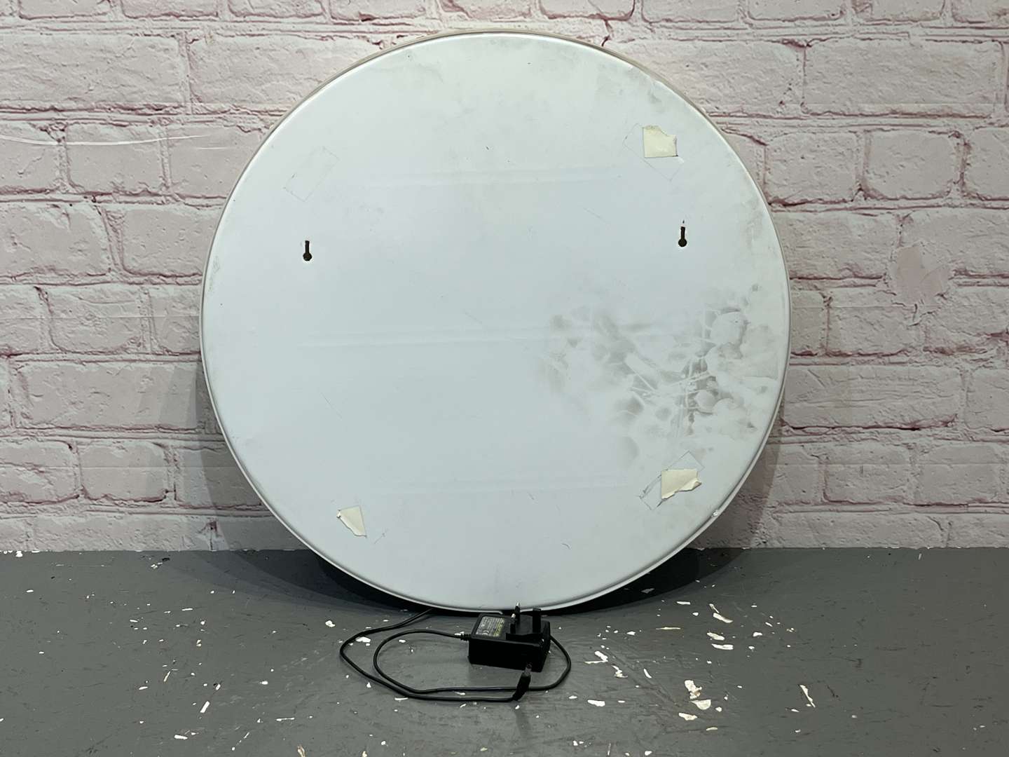 <p>Lotus Illuminated &nbsp;Circular Sign</p>