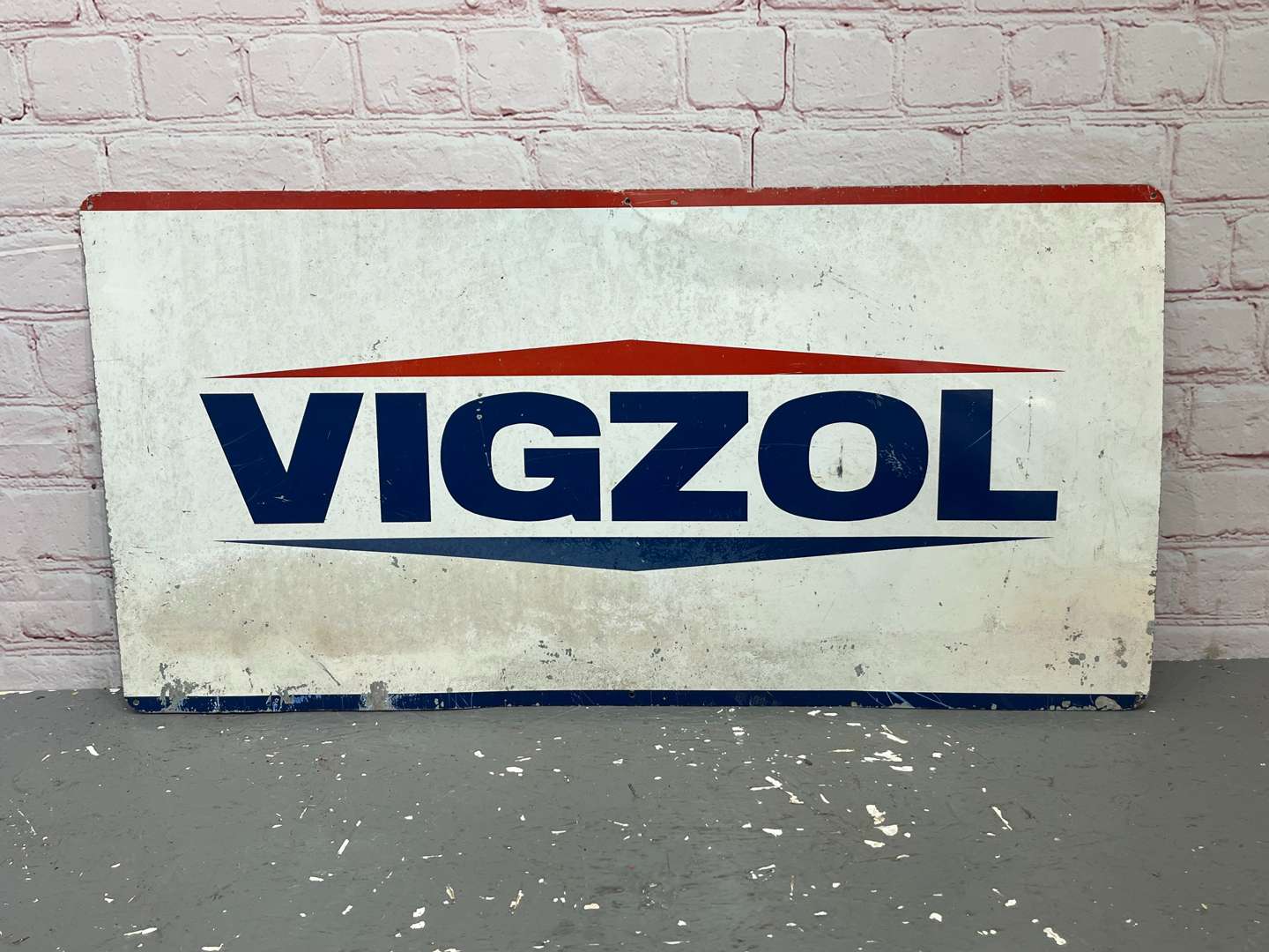<p>Vigzol Oils Aluminium Sign</p>