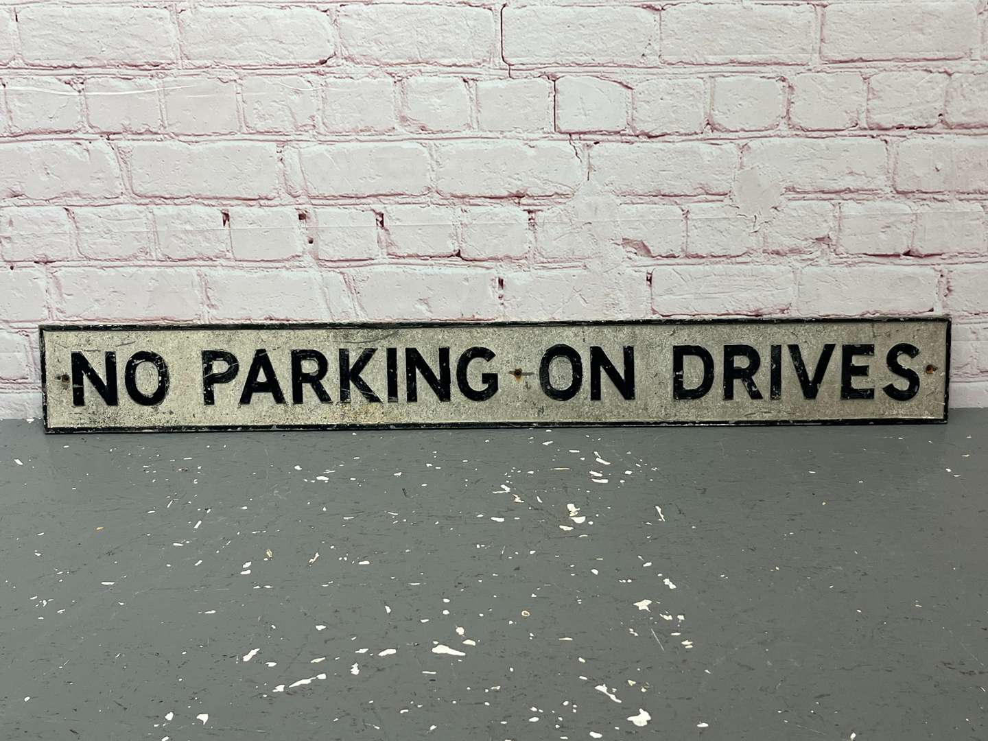 <p>No Parking on Drives Aluminium Street Sign</p>