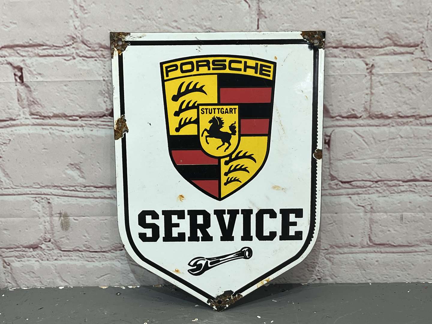 <p>Porsche Service Shield Enamel Sign</p>