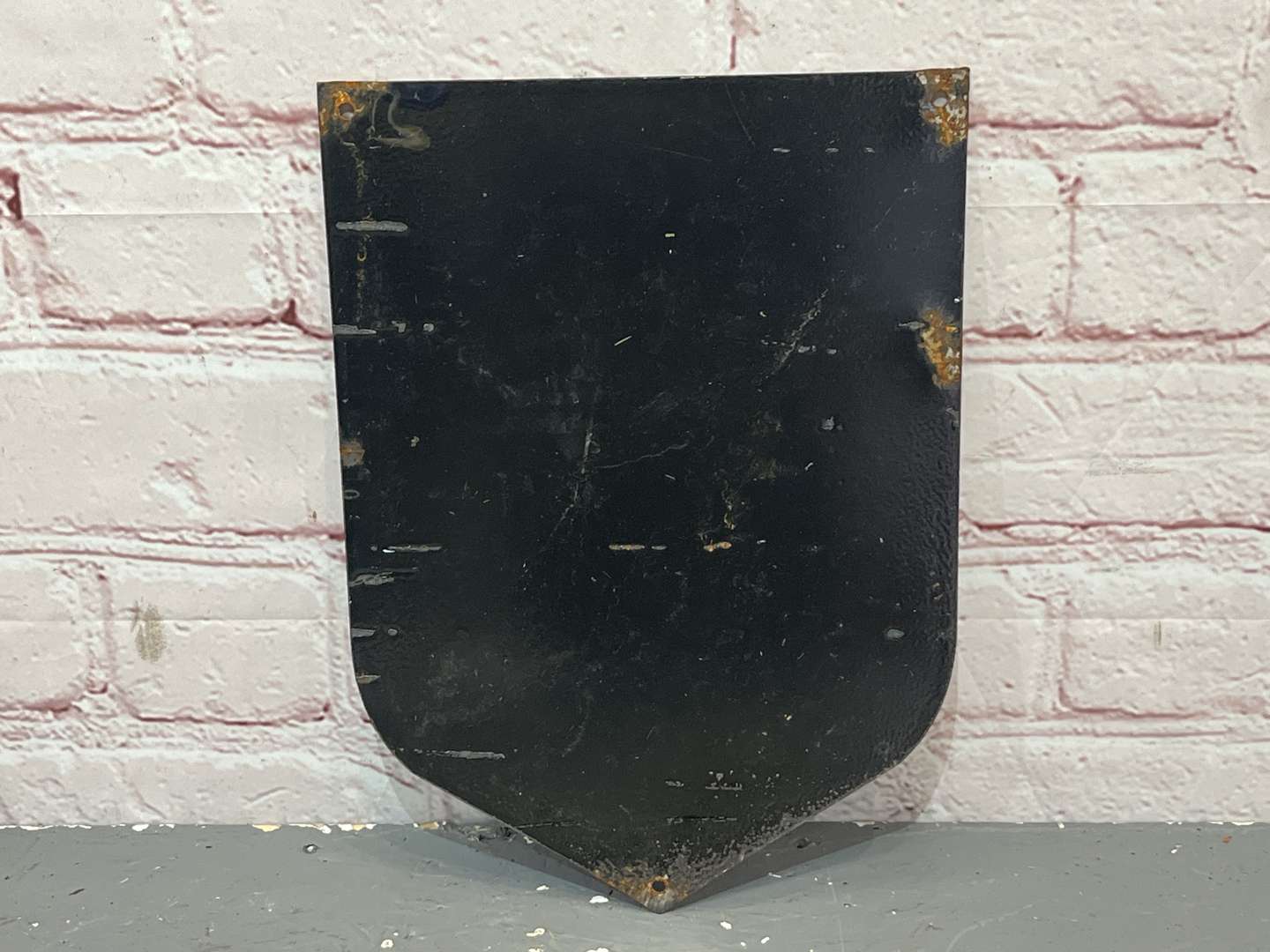 <p>Porsche Service Shield Enamel Sign</p>