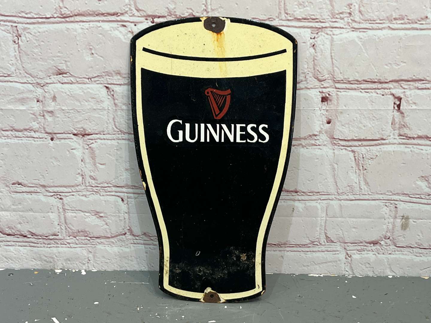 <p>Guinness Pint Enamel Sign</p>