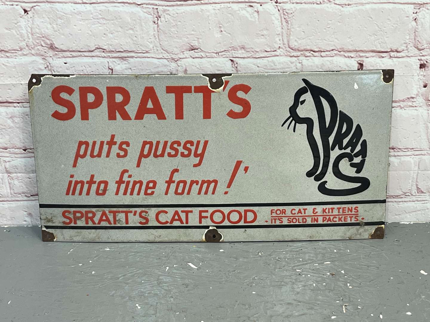<p>Spratts Cat Food Novelty Enamel Sign&nbsp;</p>