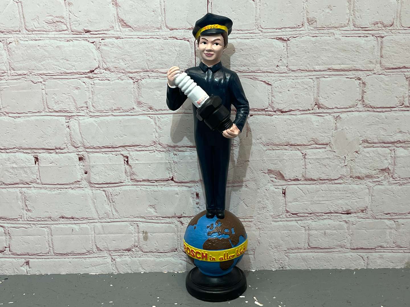 <p>Bosch Spark Plug Display Figure&nbsp;</p>