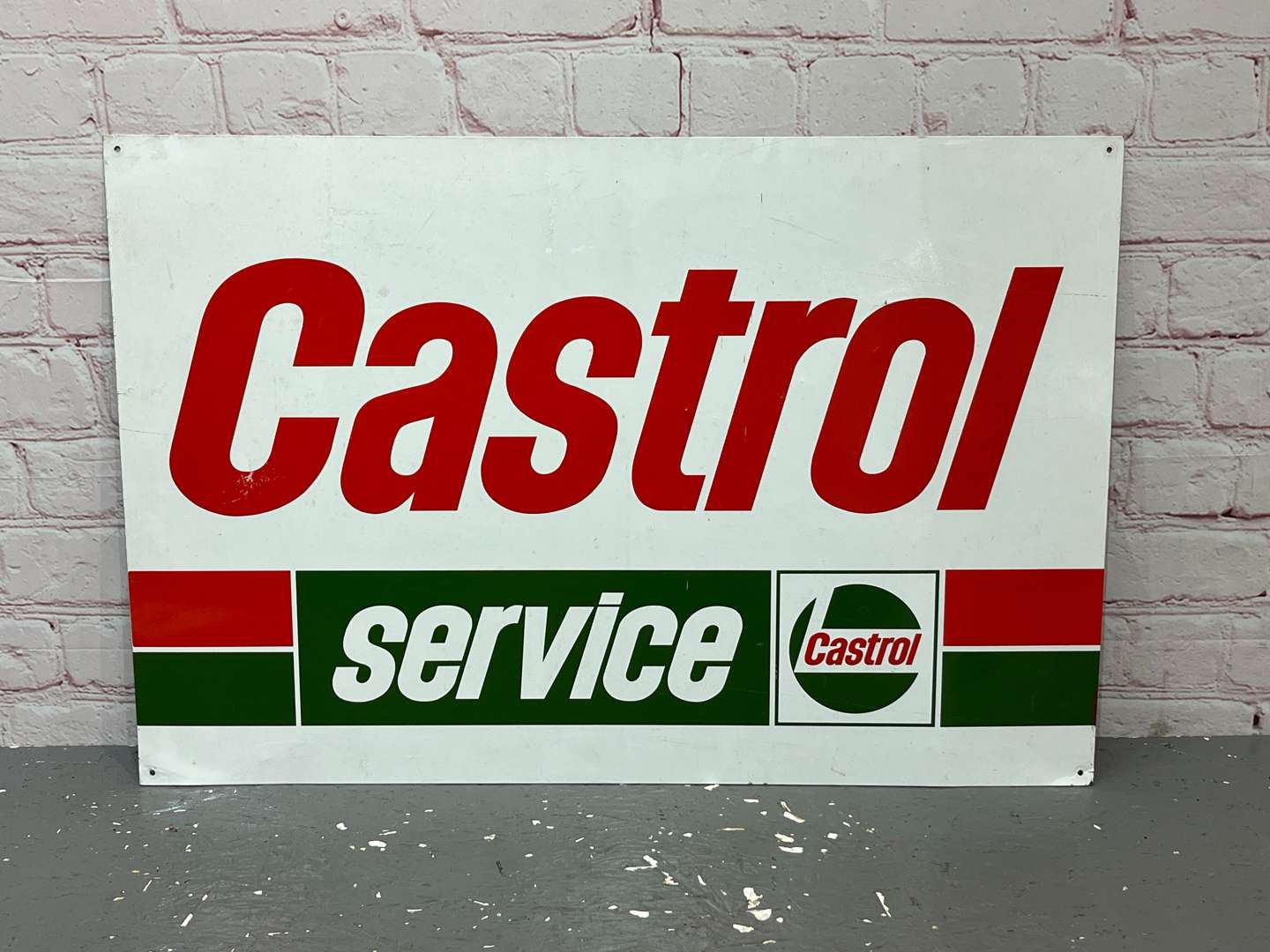 <p>Castrol Service Aluminium Sign</p>
