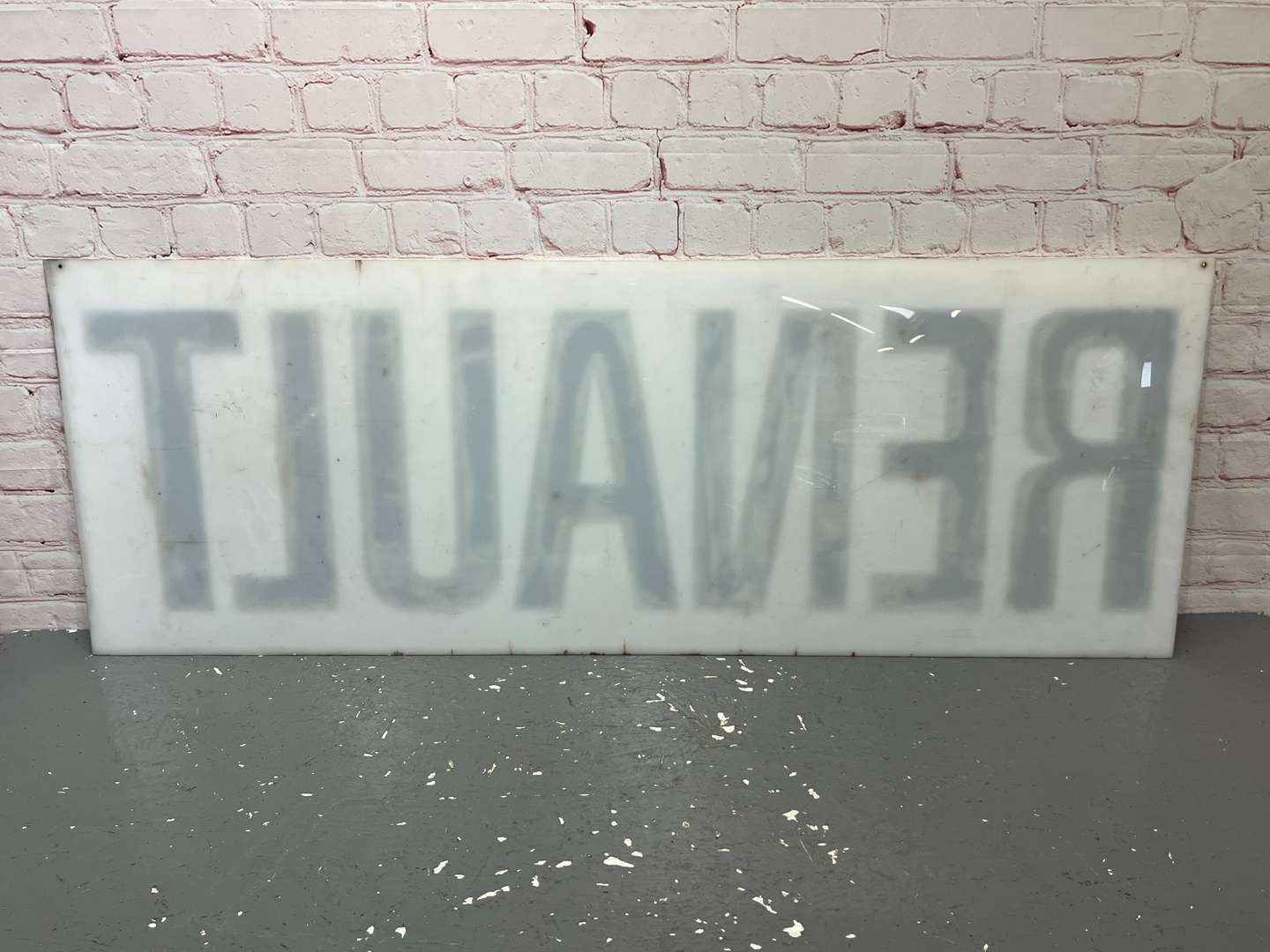 <p>Renault Large Perspex Dealership Sign</p>