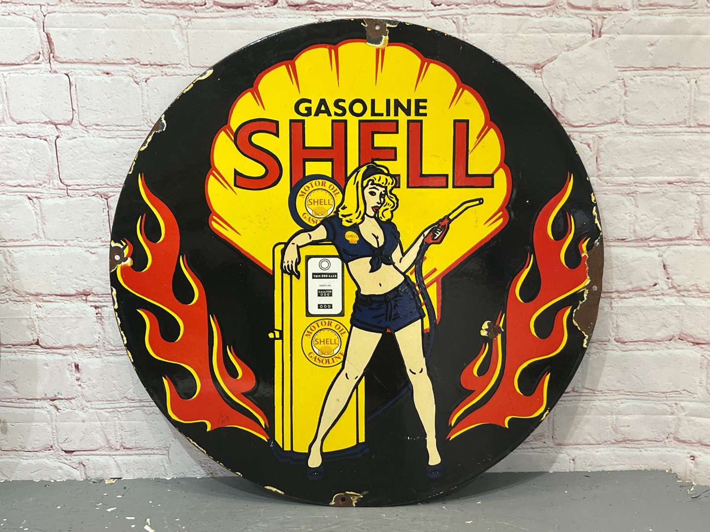 <p>Shell Gasoline Circular Enamel Sign&nbsp;</p>