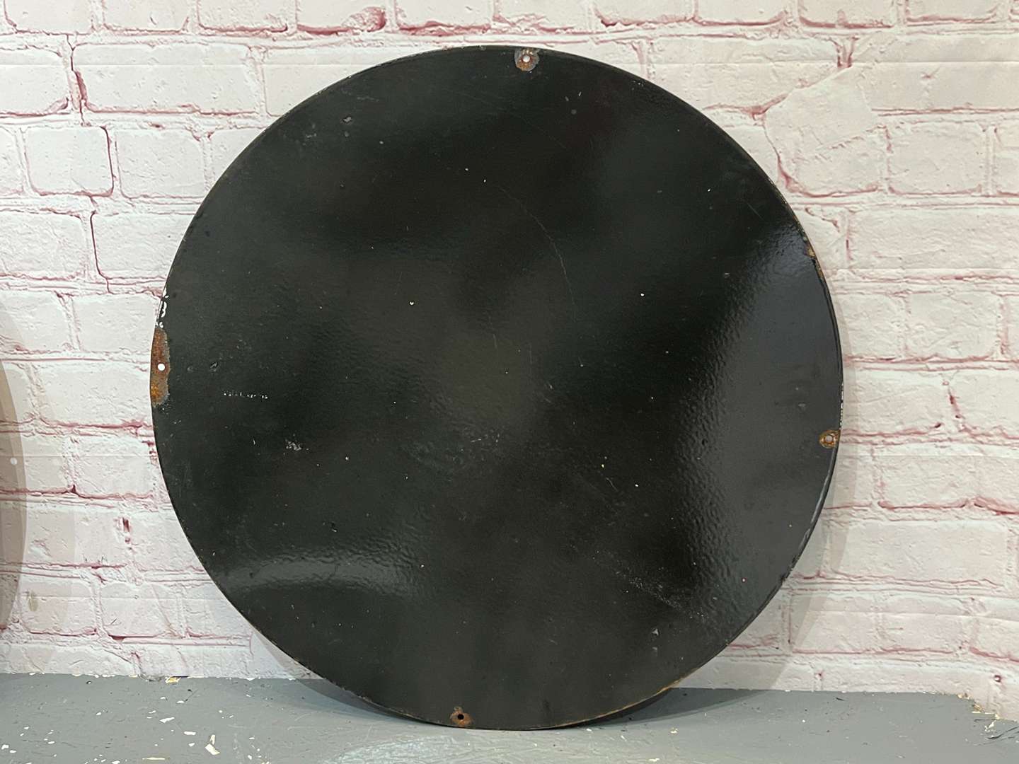 <p>Shell Gasoline Circular Enamel Sign&nbsp;</p>