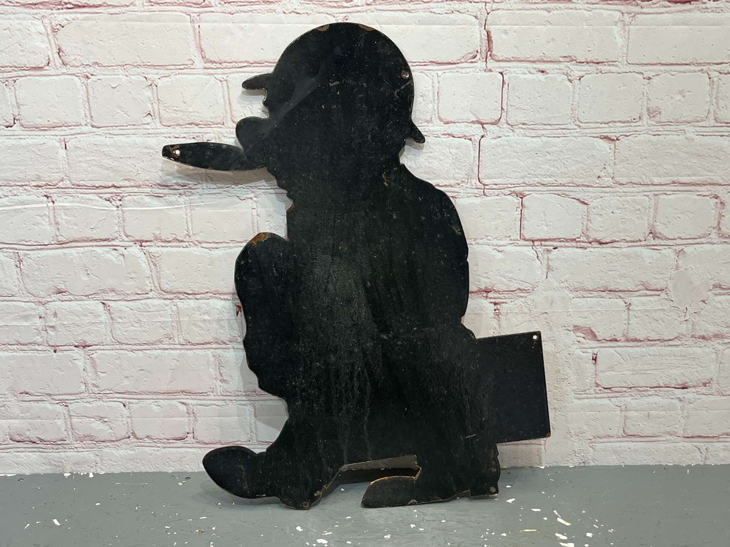 <p>Dependable Used Car Salesman Enamel Sign&nbsp;</p>