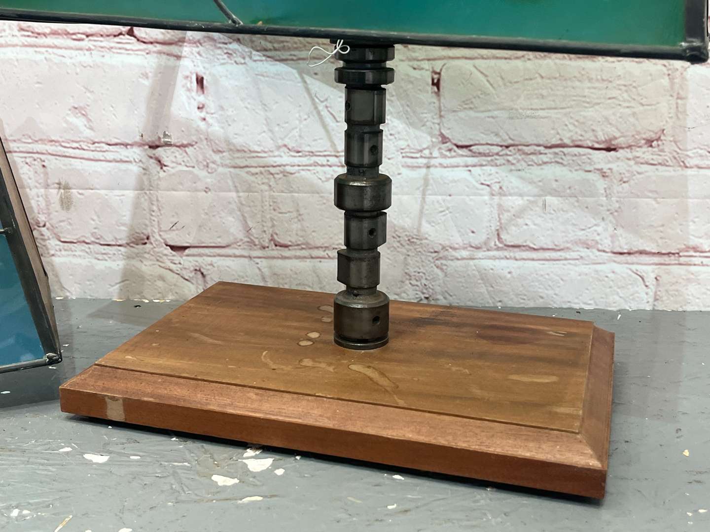 <p>Cam Shaft Made Lamp With Two Classic Car Shades</p>