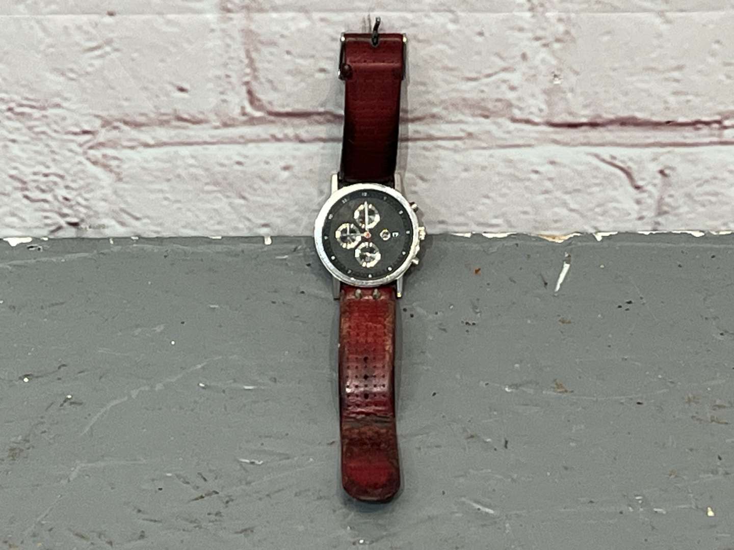 <p>Mercedes SLK Wrist Watch</p>