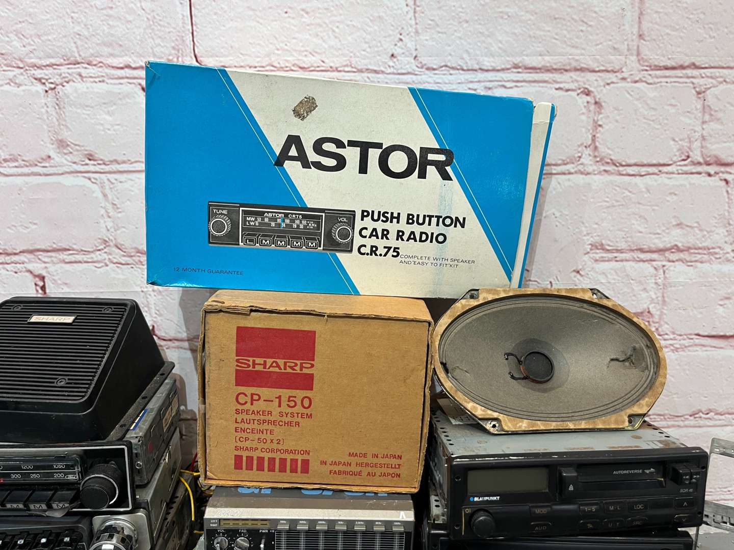 <p>Box of Vintage/Classic Car Radios</p>
