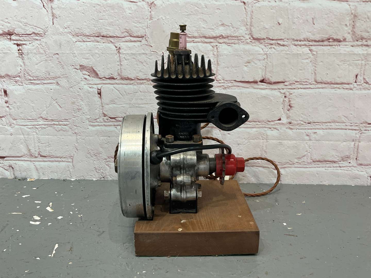 <p>Villiers Engine Converted Into a Lamp</p>