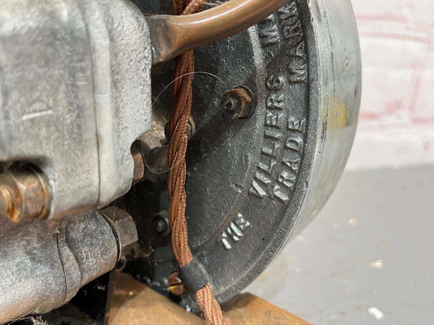 <p>Villiers Engine Converted Into a Lamp</p>