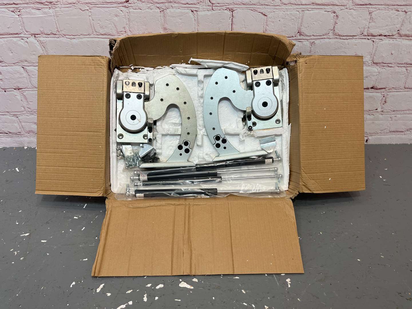 <p>NOS Universal Lambo Door Kit&nbsp;</p>