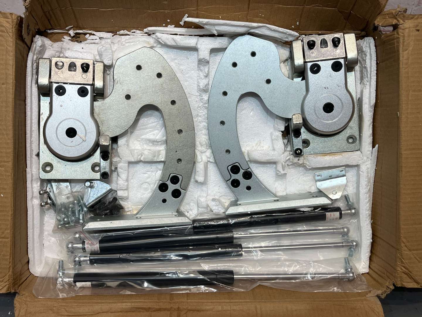 <p>NOS Universal Lambo Door Kit&nbsp;</p>