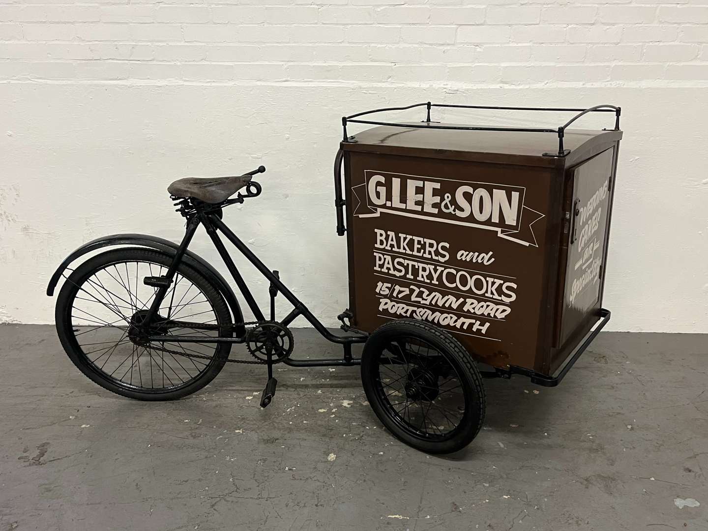<p>G Lee & Sons Liveried Bakers Vintage Delivery Bicycle</p>