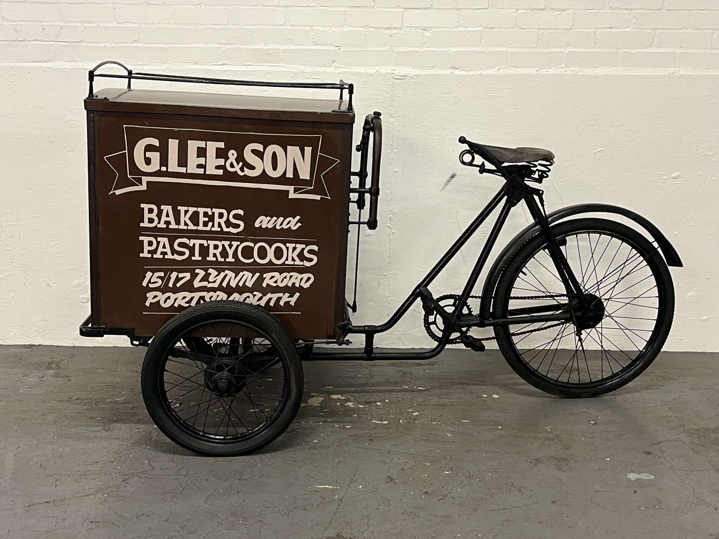 <p>G Lee & Sons Liveried Bakers Vintage Delivery Bicycle</p>