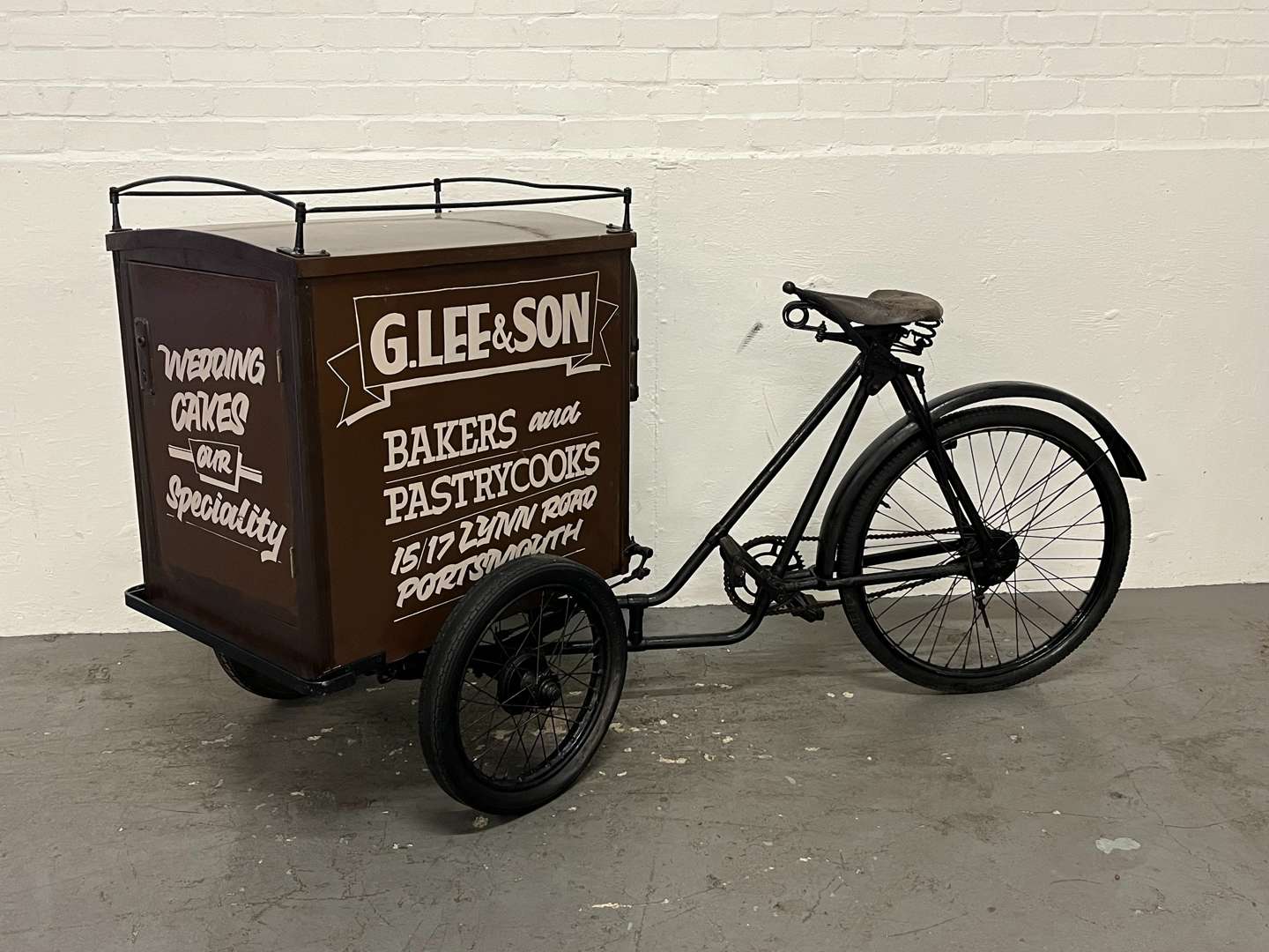 <p>G Lee & Sons Liveried Bakers Vintage Delivery Bicycle</p>