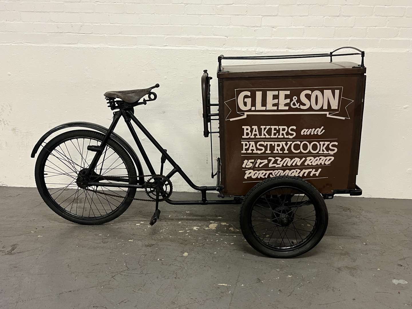<p>G Lee & Sons Liveried Bakers Vintage Delivery Bicycle</p>