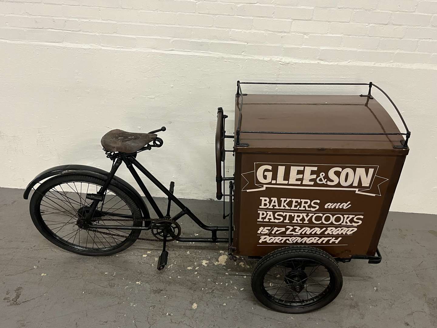 <p>G Lee & Sons Liveried Bakers Vintage Delivery Bicycle</p>