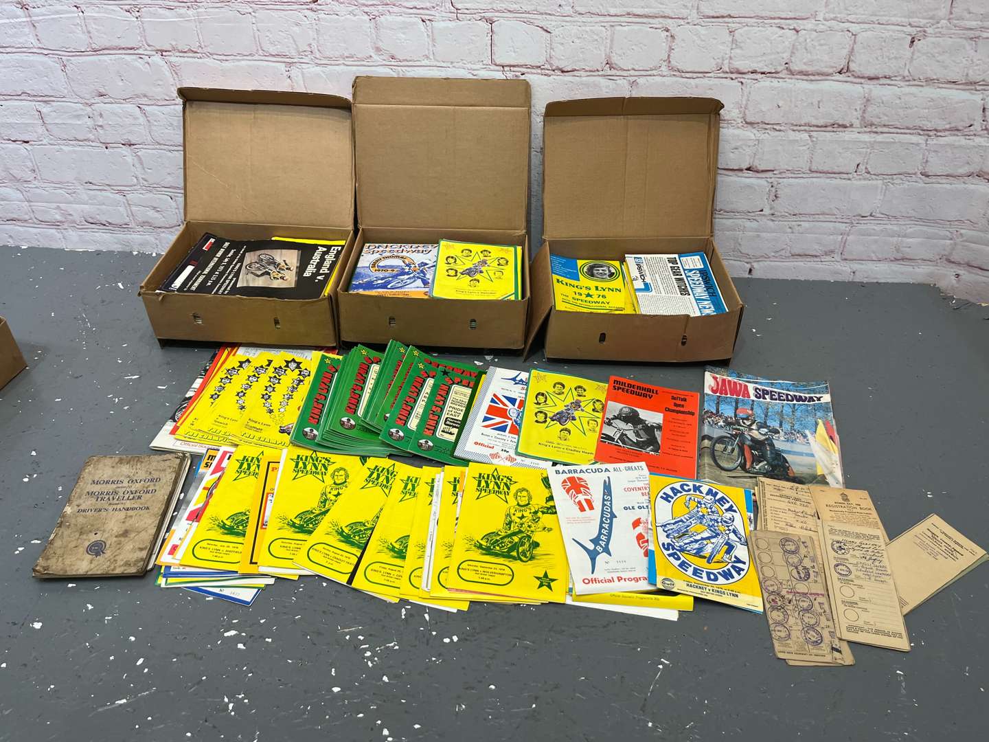 <p>Four Boxes 1970/80's Kings Lynn Speedway Programmes & Old Buff Log Books&nbsp;</p>