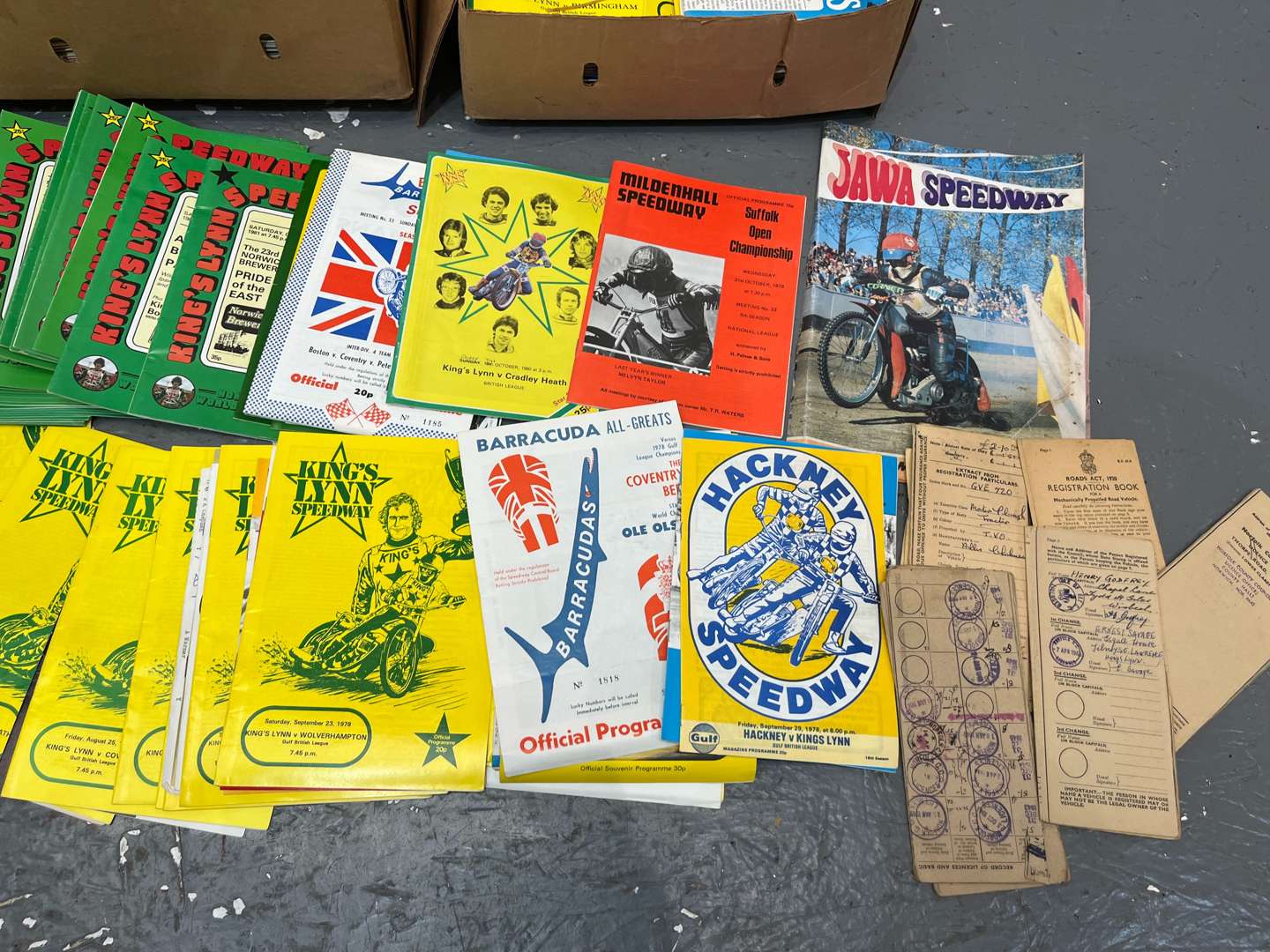 <p>Four Boxes 1970/80's Kings Lynn Speedway Programmes & Old Buff Log Books&nbsp;</p>