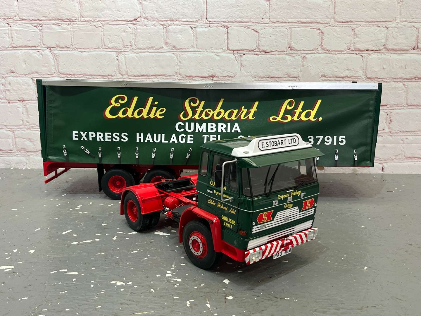 <p>CAF Eddie Stobart Liveried 1/12 Scale Curtain Side Lorry</p>