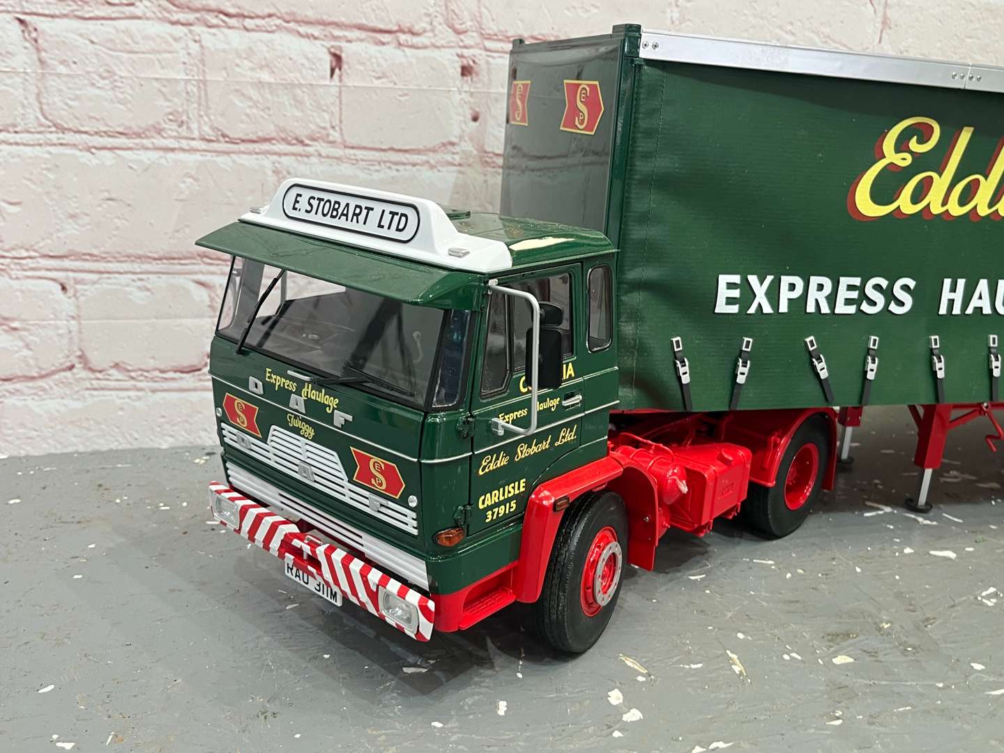 <p>CAF Eddie Stobart Liveried 1/12 Scale Curtain Side Lorry</p>