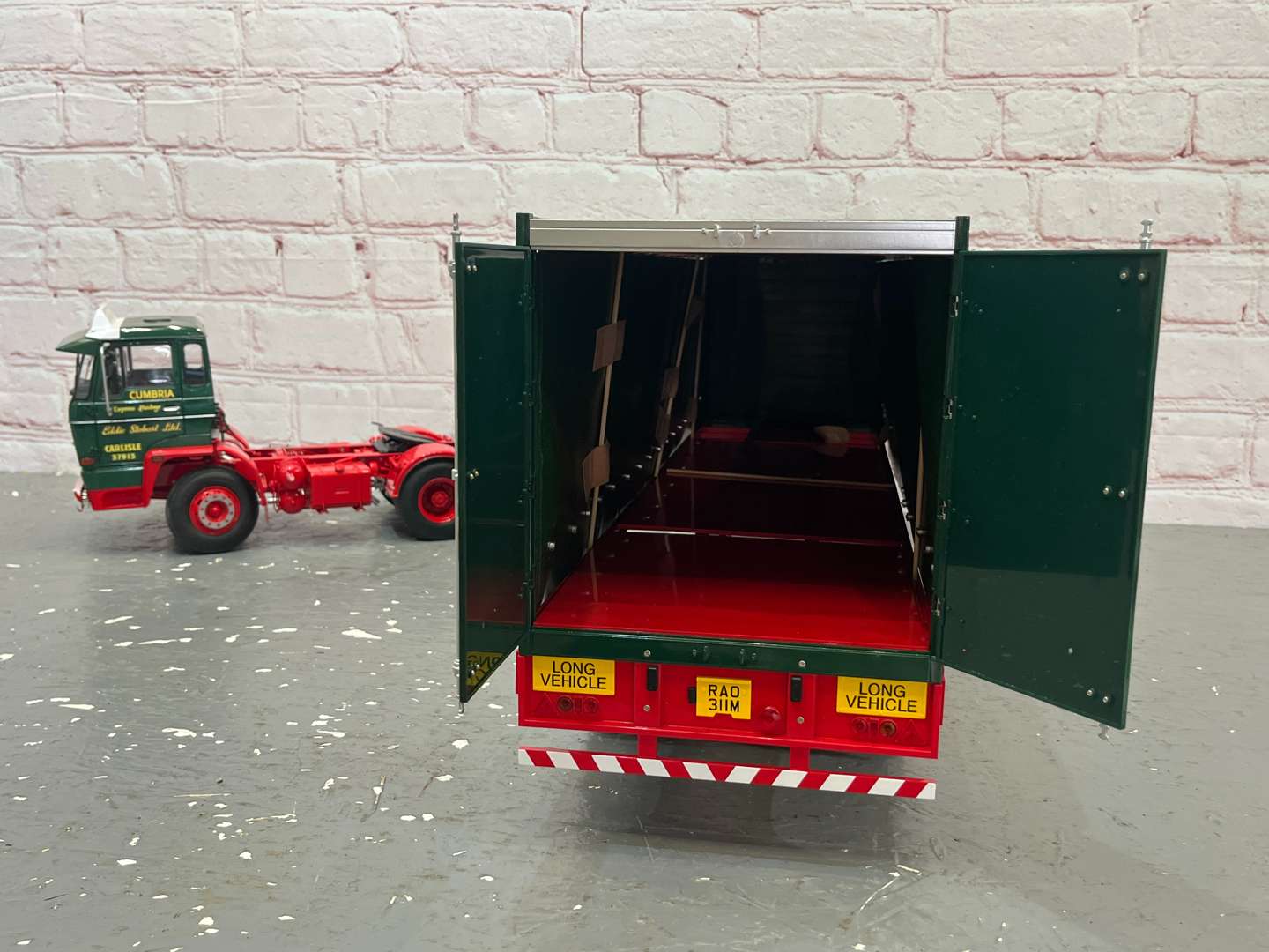 <p>CAF Eddie Stobart Liveried 1/12 Scale Curtain Side Lorry</p>