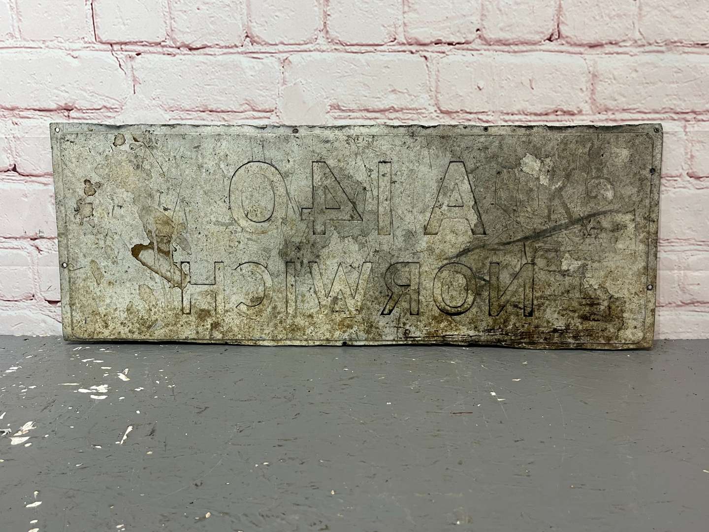 <p>Norwich A140 Cast Aluminium Road Sign</p>