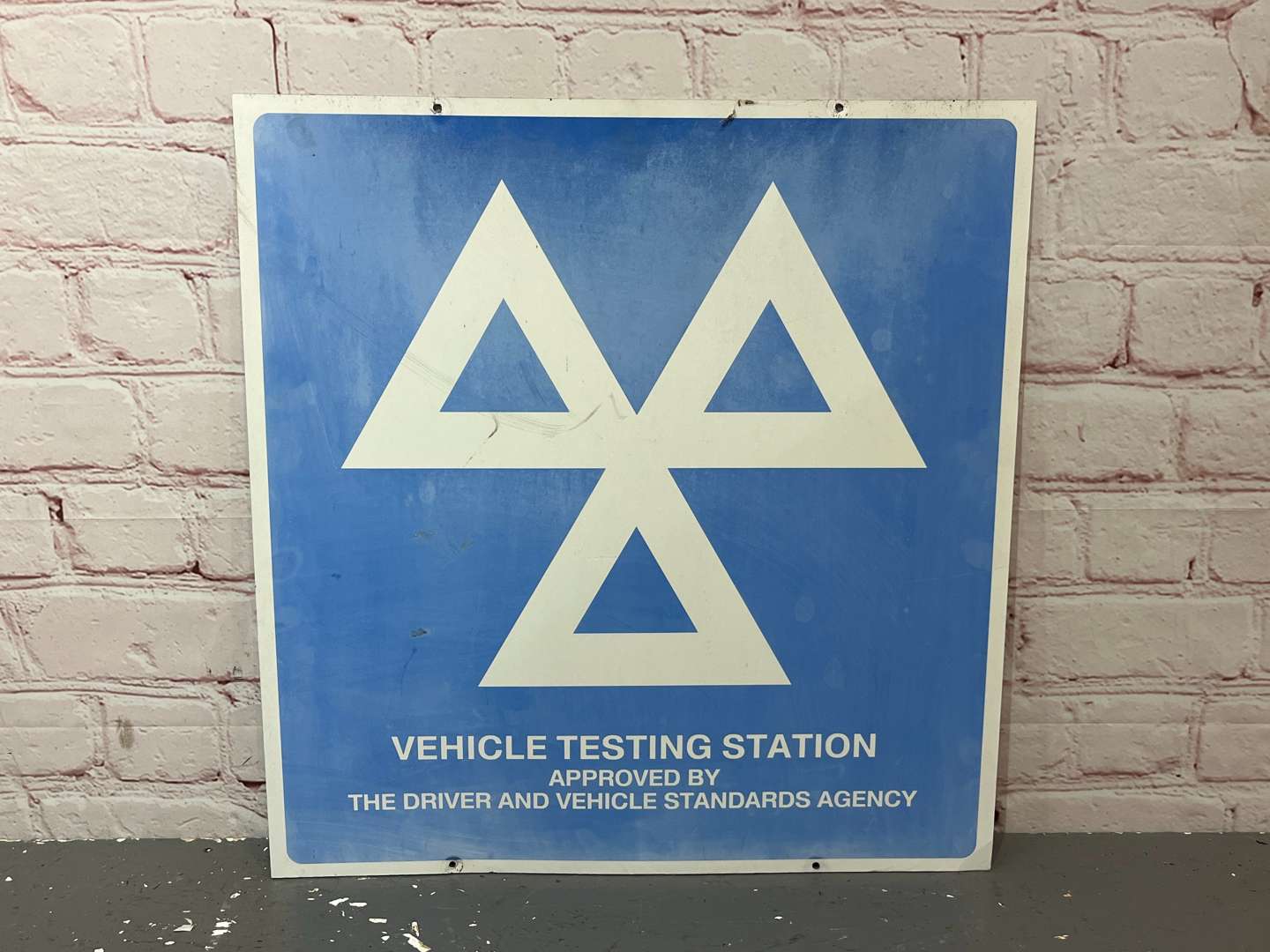 <p>Vehicle Testing Station Plastic Sign&nbsp;</p>