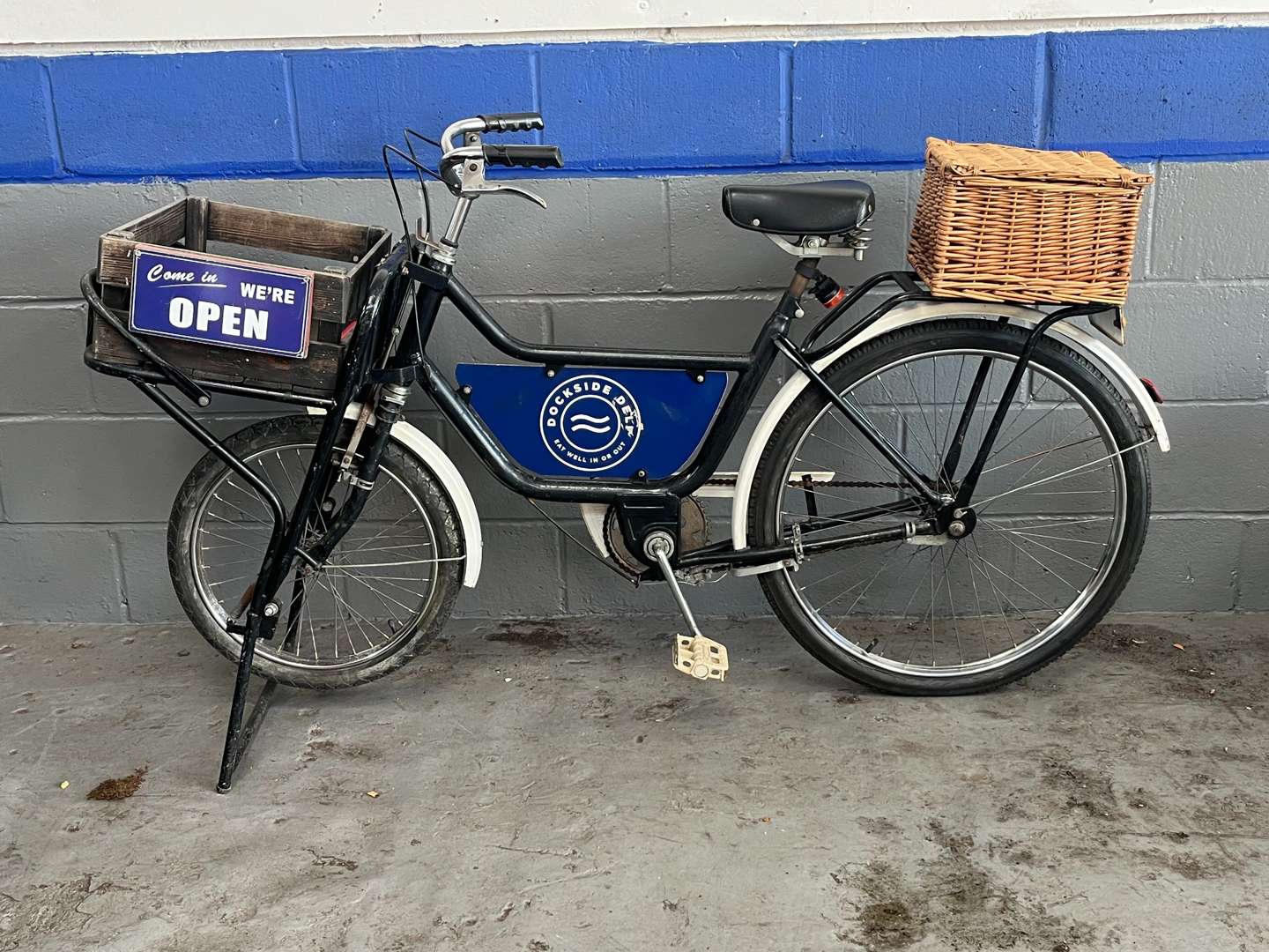 <p>Vintage Trade Bicycle&nbsp;</p>
