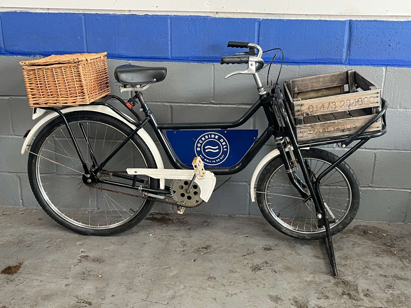 <p>Vintage Trade Bicycle&nbsp;</p>