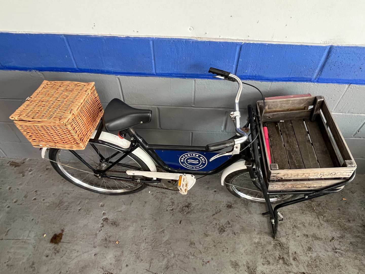 <p>Vintage Trade Bicycle&nbsp;</p>