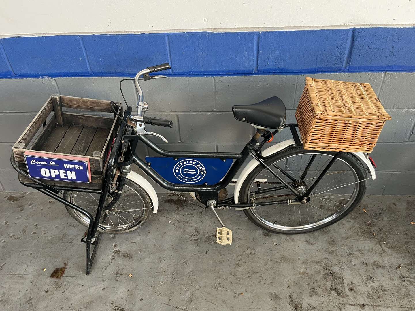 <p>Vintage Trade Bicycle&nbsp;</p>
