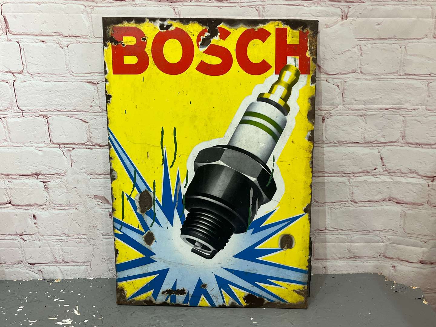 <p>Bosch Spark Plugs Enamel Sign</p>