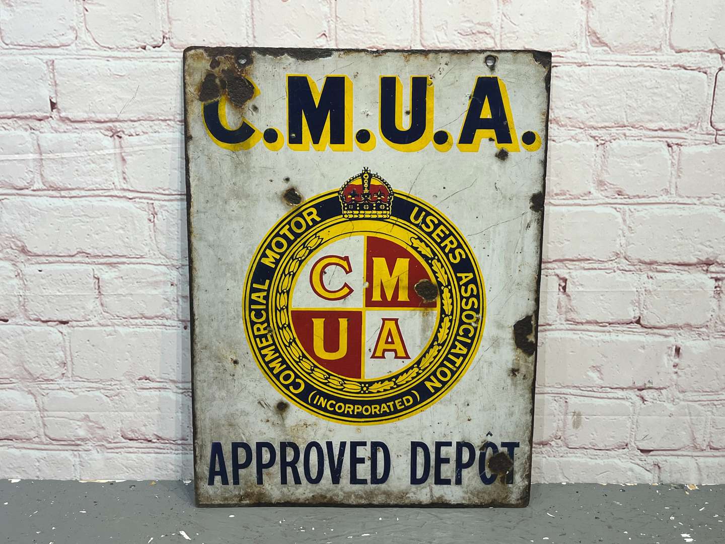 <p>Commercial Motor Users Association Approved Depot Enamel Sign</p>